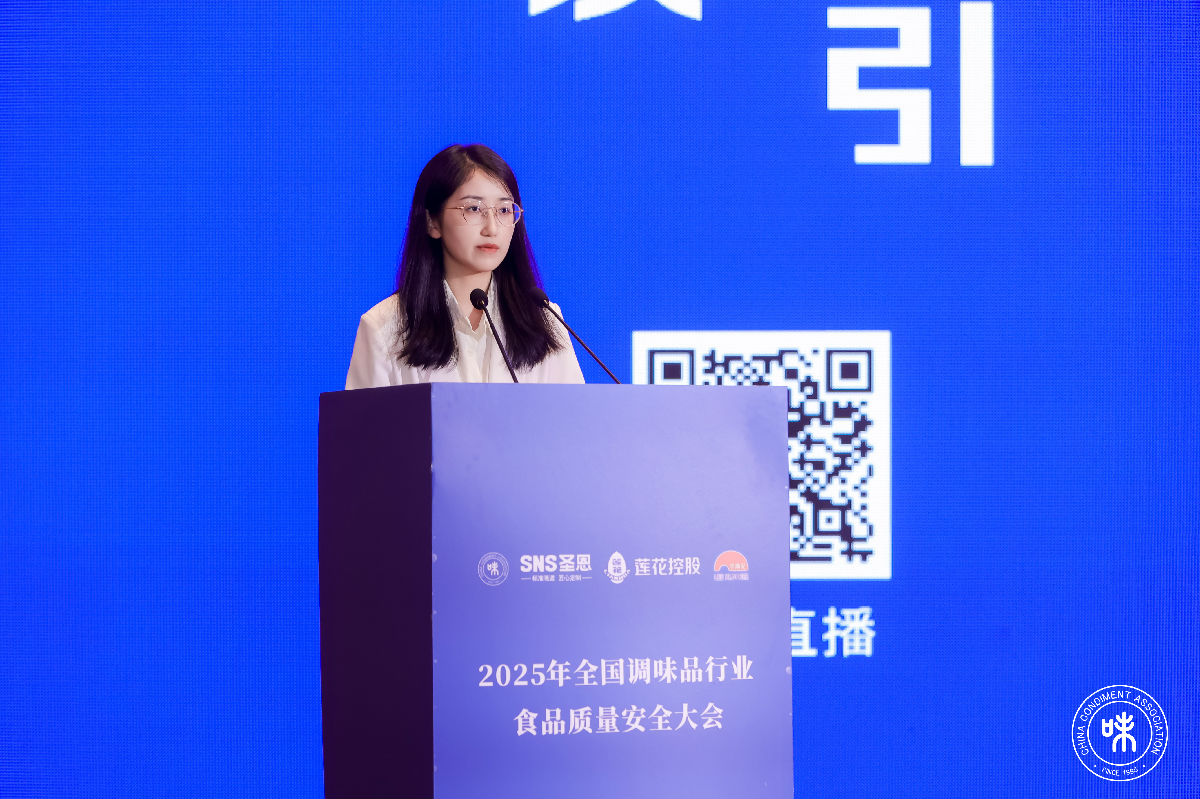 贺小千.jpg 小草影院